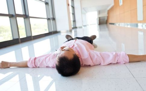 夏季中暑怎么办 夏季中暑如何预防 夏季中暑吃什么