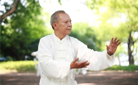 老人练习太极有什么好处 老人如何练好太极 练习太极拳的方法