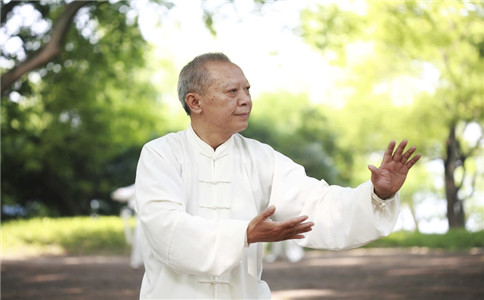 练太极拳有什么好处 太极拳基本功练习方法 怎么练好太极拳