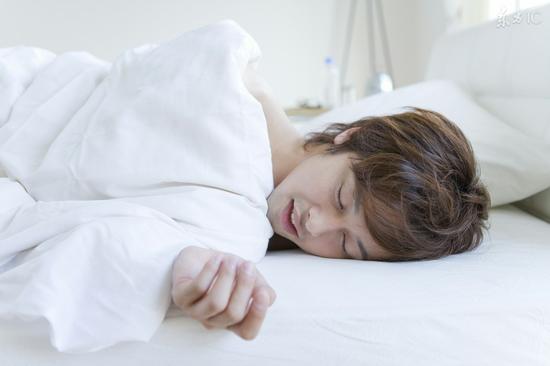 男人裸睡好处多可增强性欲望