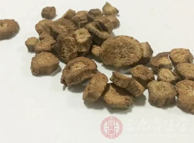 牛蒡茶，有些人饮用时，就会感觉浑身难受，甚至会出现上火的症状