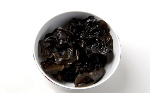 木耳不能和什么一起吃 木耳有什么功效 夏季木耳怎么吃