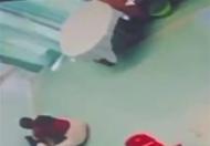 幼师抱摔3岁男童 校园暴力屡禁不止